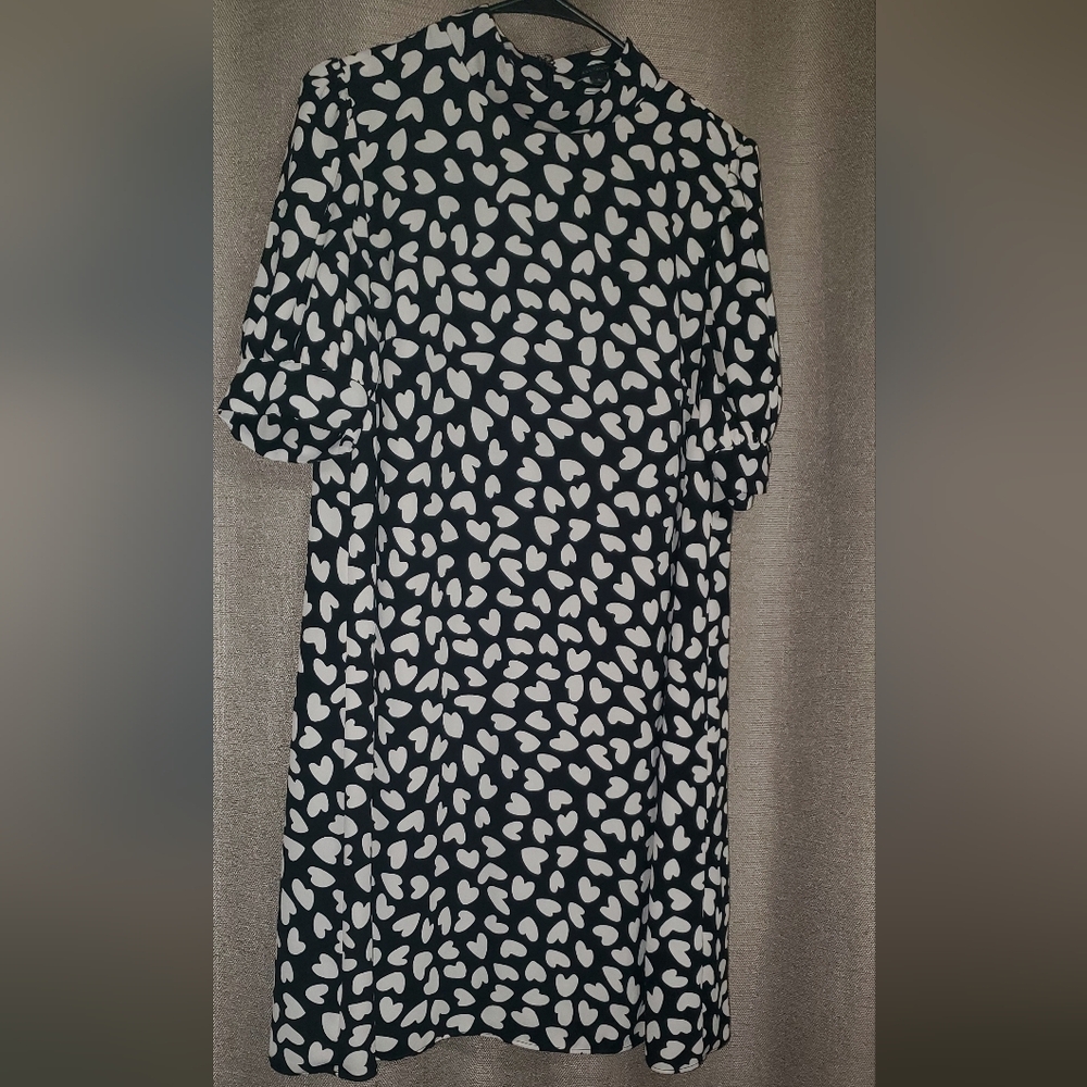 Ann Taylor SZ M Black Mock Neck with cream/tan Hearts Shift Dress
